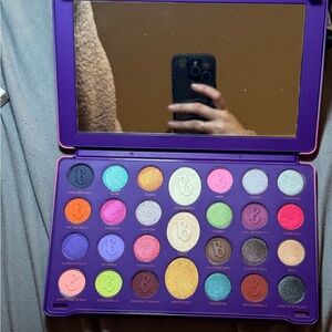 Revolution Bratz Bold Eyeshadow Palette - Vibrant Multi-Color